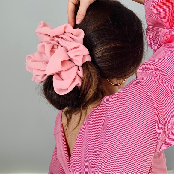 Joiia Jumbo Oversize XXL Scrunchie-Strawberry - Picture 1 of 2